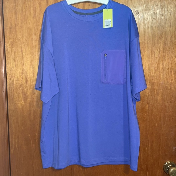 •ALL IN MOTION•NWT PERIWINKLE BLUE WOVEN ZIPPER POCKET CREWNECK TEE SIZE LARGE - Picture 3 of 7